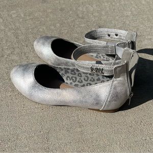 Nine West size 2 silver dress shoes